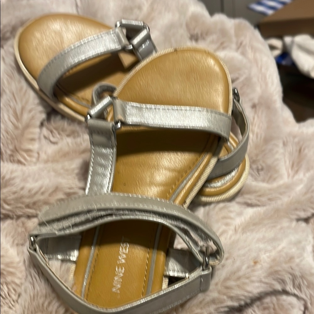 Nine West size 10 little girls sandals